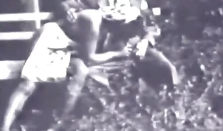 schöne hd einfach porno Brünette gefoltert 3