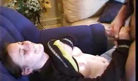 Junge Frau in pornovideos in hd Freunden nach Hause gefickt