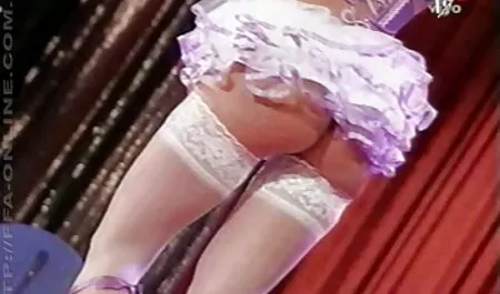 Schöne hängende Titten an dieser reifen Dame milfpornos hd