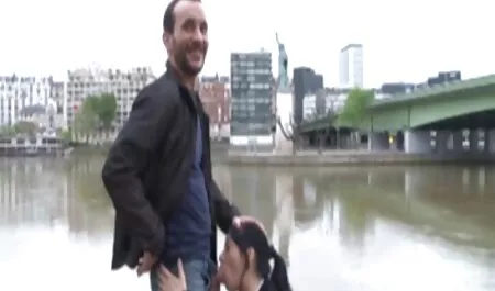 Kurviges schwarzes Mädchen mit weichen sexfilm in hd natürlichen Titten