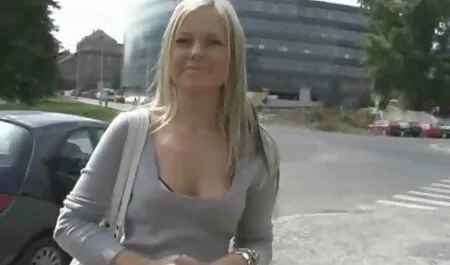 Die vollbusige Sarah reitet auf dem gay filme kostenlos hd steifen Schwanz ihres Freundes