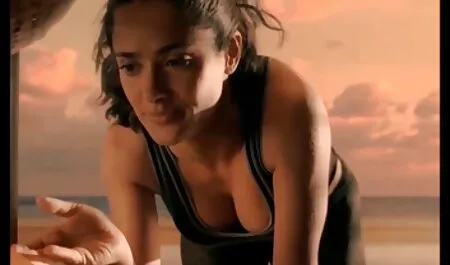Riesiger schwarzer Schwanz spritzt über Ebony's Gesicht fickfilme in hd