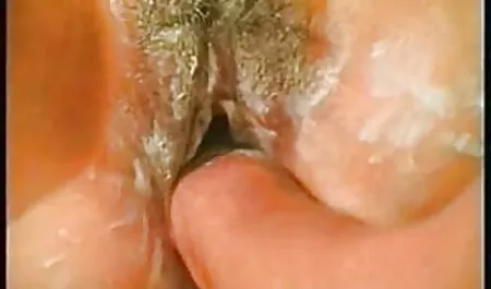 Asiatischer Footjob unter deutsche sex filme in hd dem Tisch