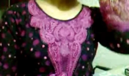 Mädchen wird richtig geil und Jungs Finger fickt ihre freie pornos in hd Muschi und leckt sie tief