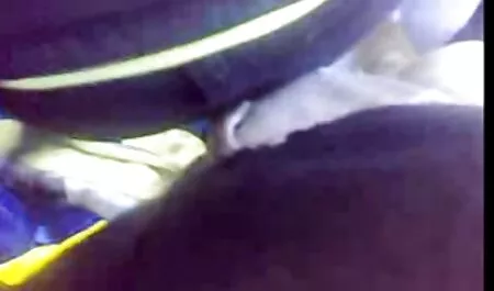 Erhabene Brünette Streifen sex kostenlos hd und masturbiert